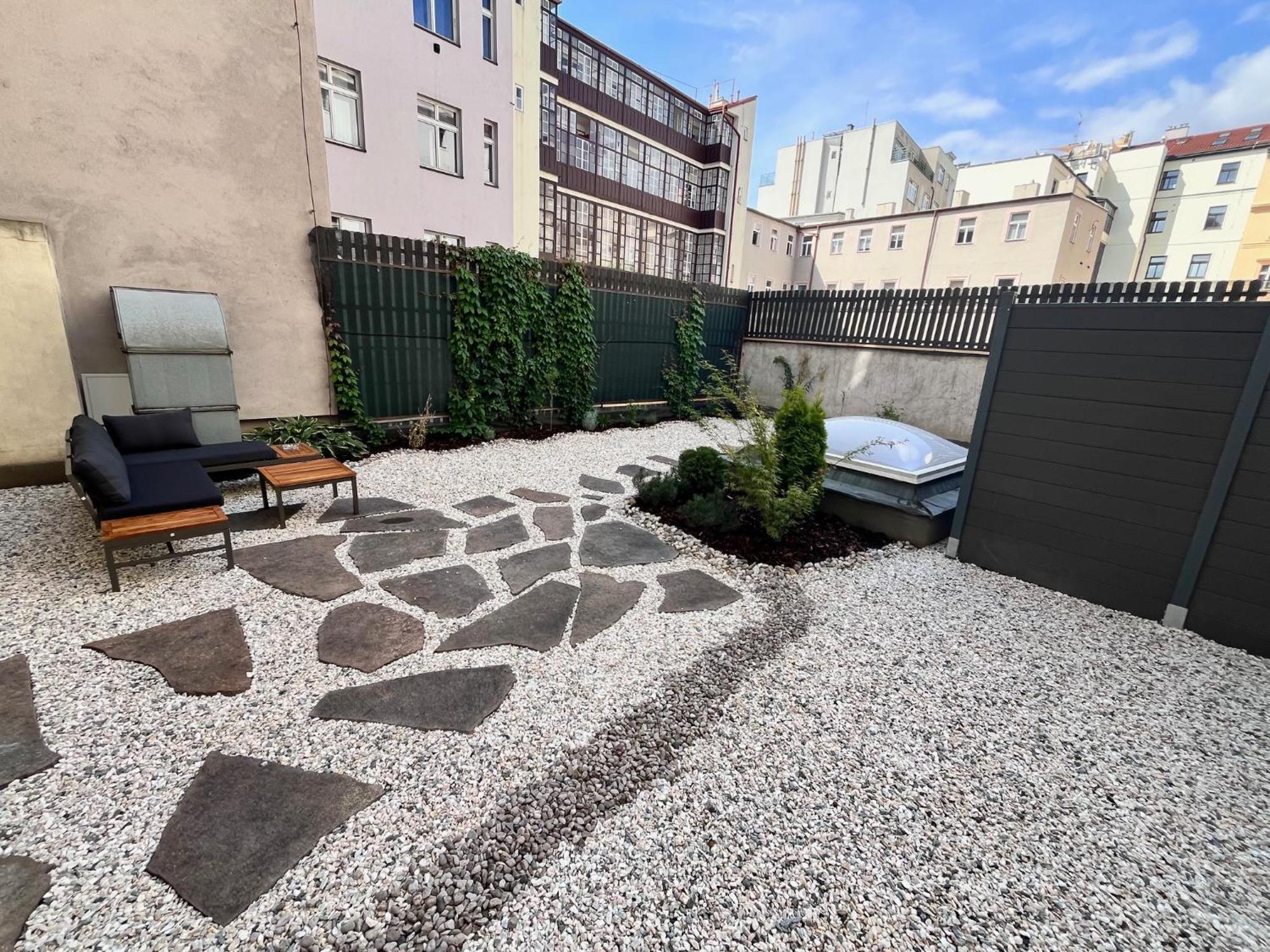 New City Centre Garden Apartment - Central Location Prag Exteriör bild