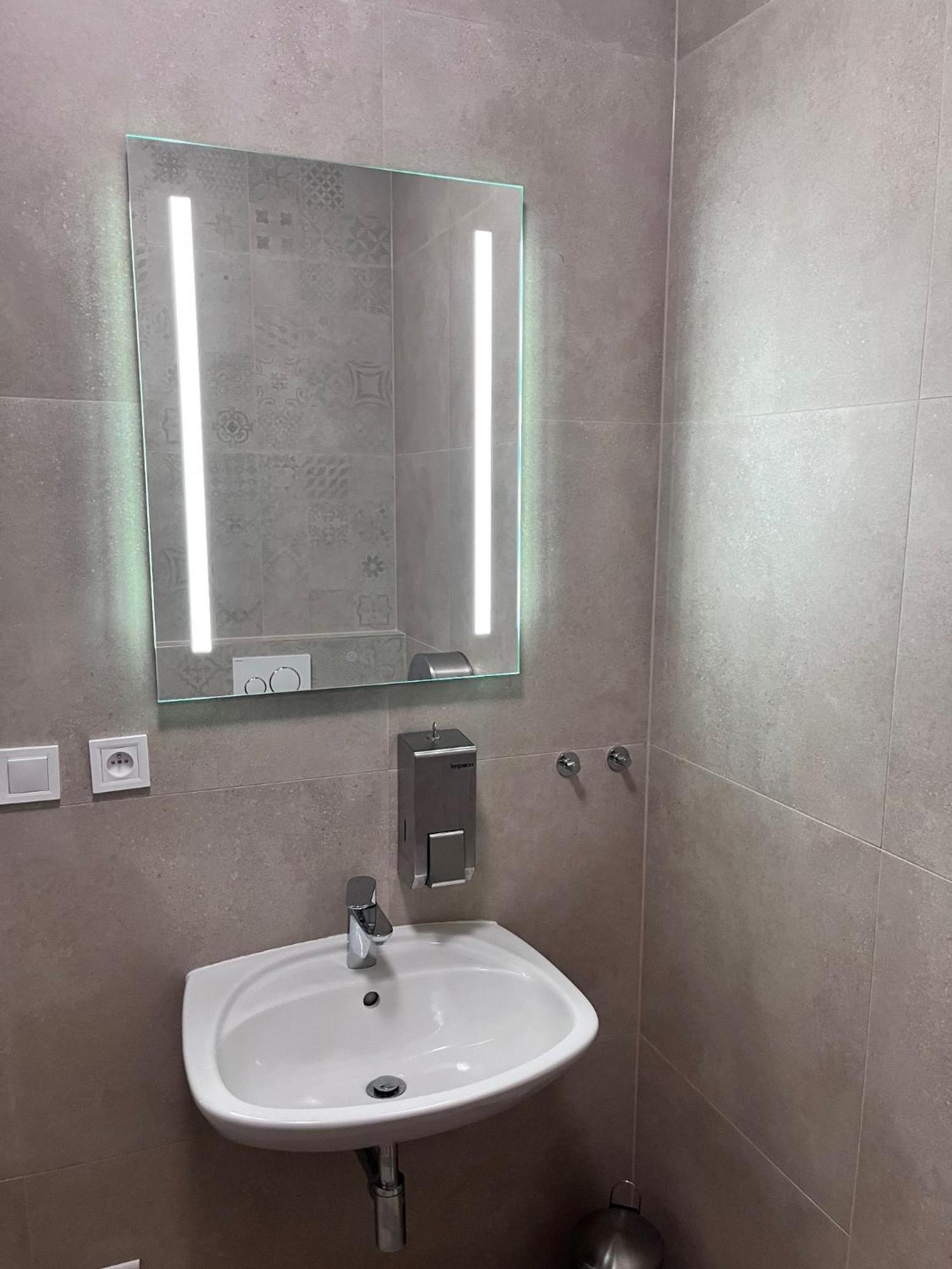 New City Centre Garden Apartment - Central Location Prag Exteriör bild
