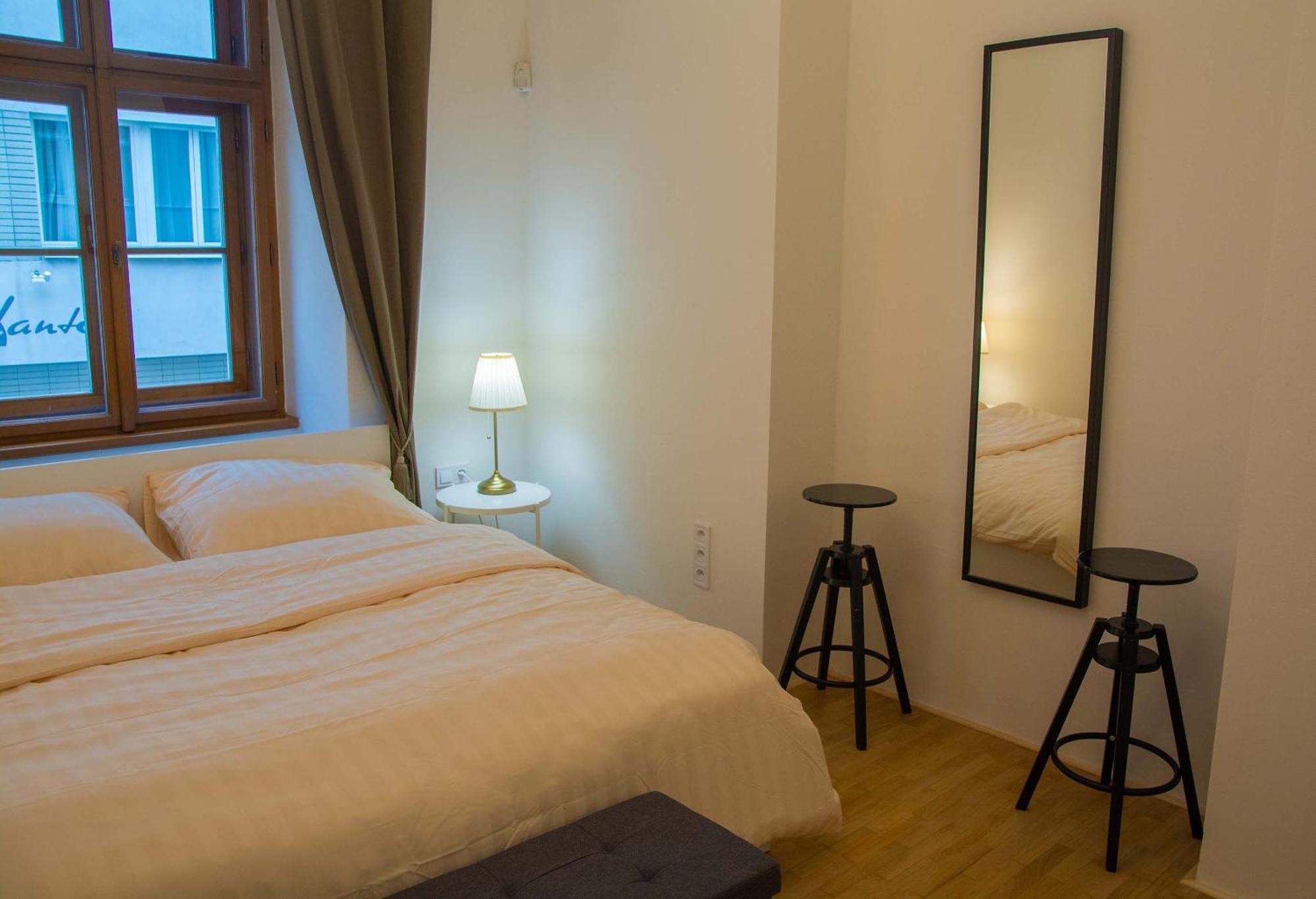 New City Centre Garden Apartment - Central Location Prag Exteriör bild